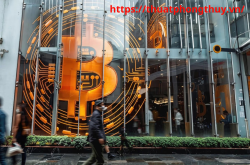 Bitcoin sụt giảm mạnh, thị trường crypto "đỏ lửa" trước căng thẳng thương mại Mỹ-Trung tái bùng phát