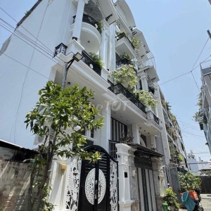 Bán nhà Nguyễn Duy Cung Gò Vấp: 5 tầng bề thế, ngang 4.5m lý tưởng, giá 10.8 tỷ